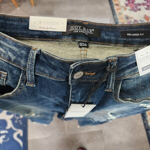 NWT Judy Blue mid rise relaxed fit 9/29 jeans.